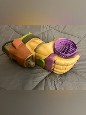 BRAND NEW Disney Parks Buzz Lightyear Souvenir Arm Hand w/ Laser & Cup Holder